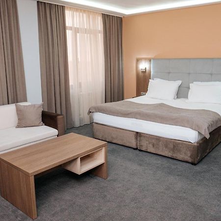 Hotel Tundzha - Renovated! Ямбол Экстерьер фото