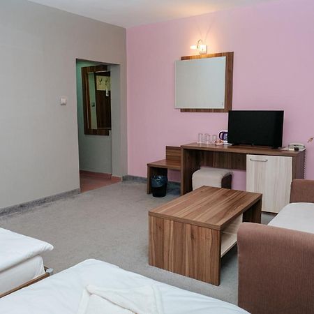 Hotel Tundzha - Renovated! Ямбол Экстерьер фото
