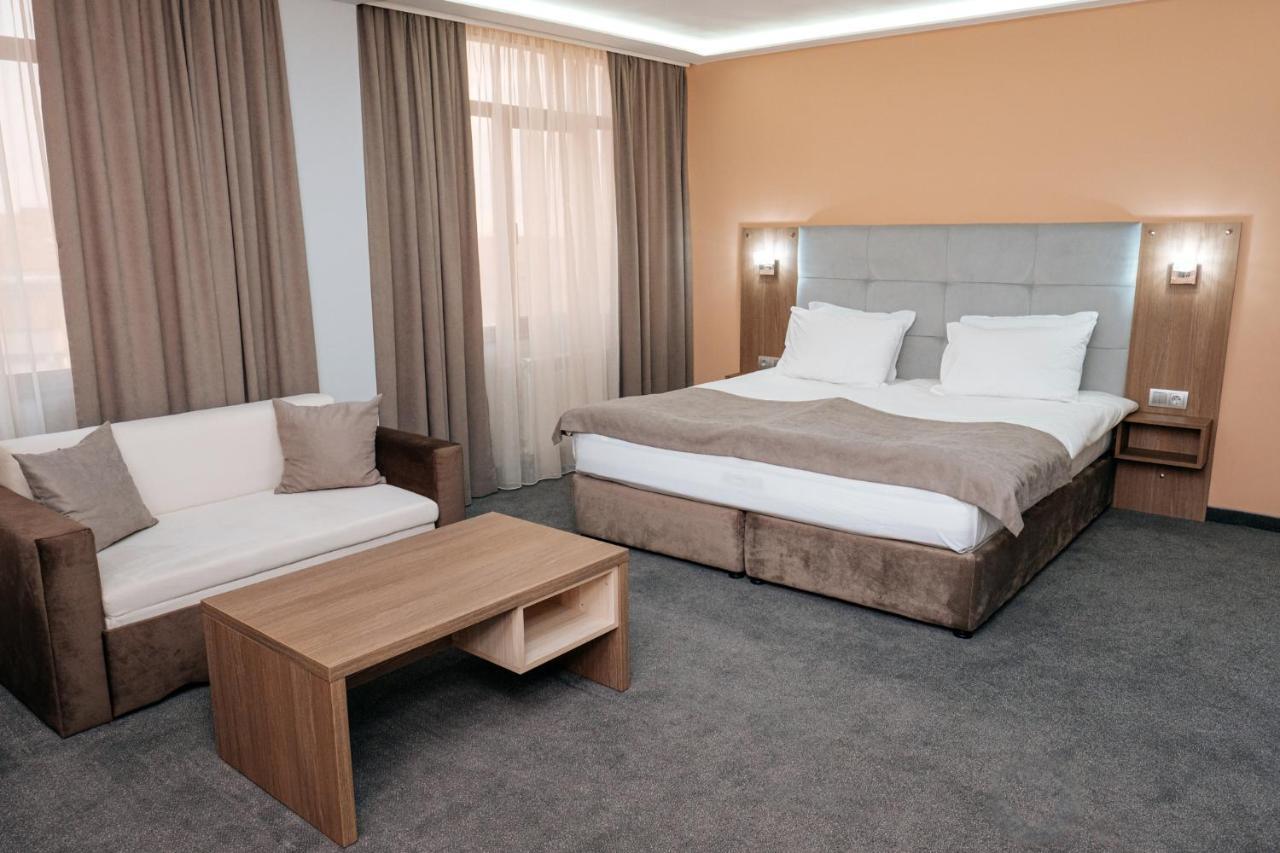 Hotel Tundzha - Renovated! Ямбол Экстерьер фото