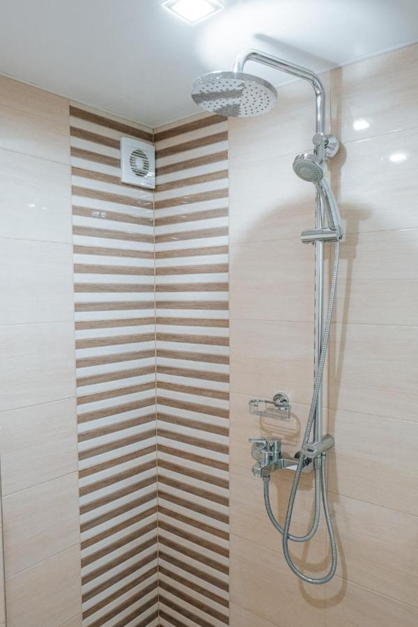 Hotel Tundzha - Renovated! Ямбол Экстерьер фото