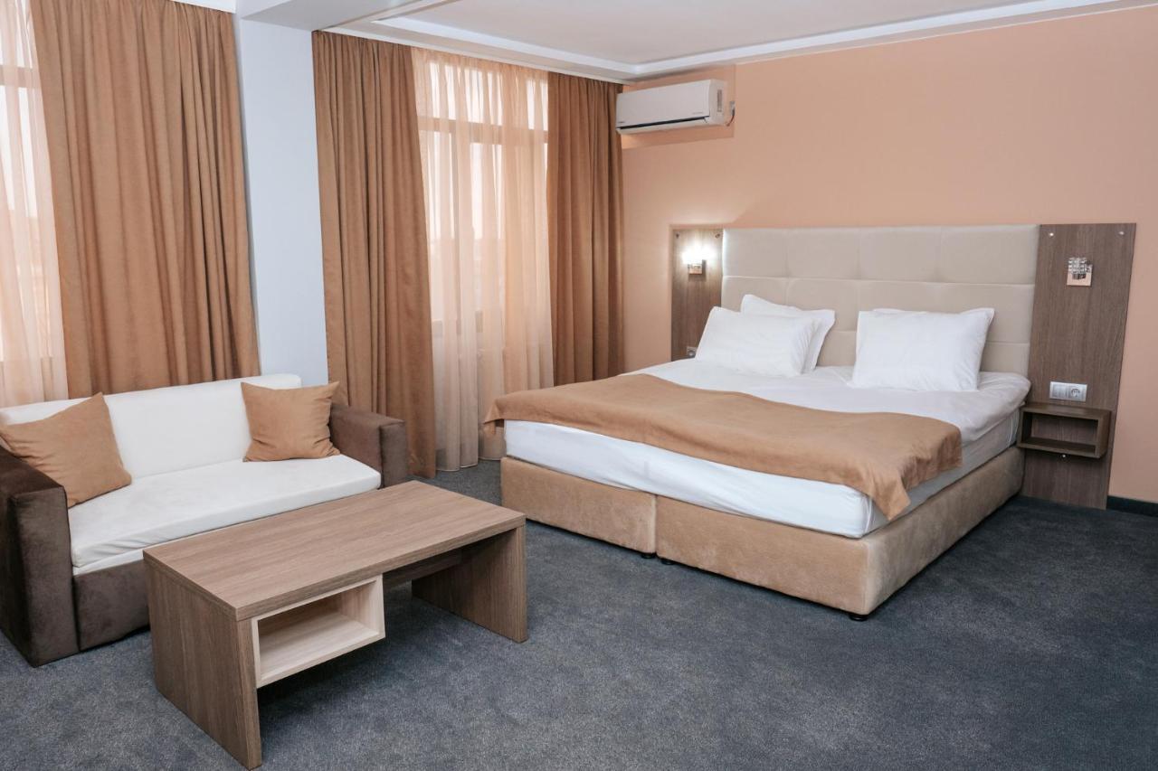 Hotel Tundzha - Renovated! Ямбол Экстерьер фото