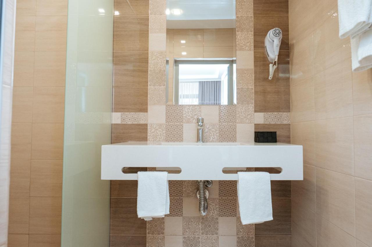 Hotel Tundzha - Renovated! Ямбол Экстерьер фото