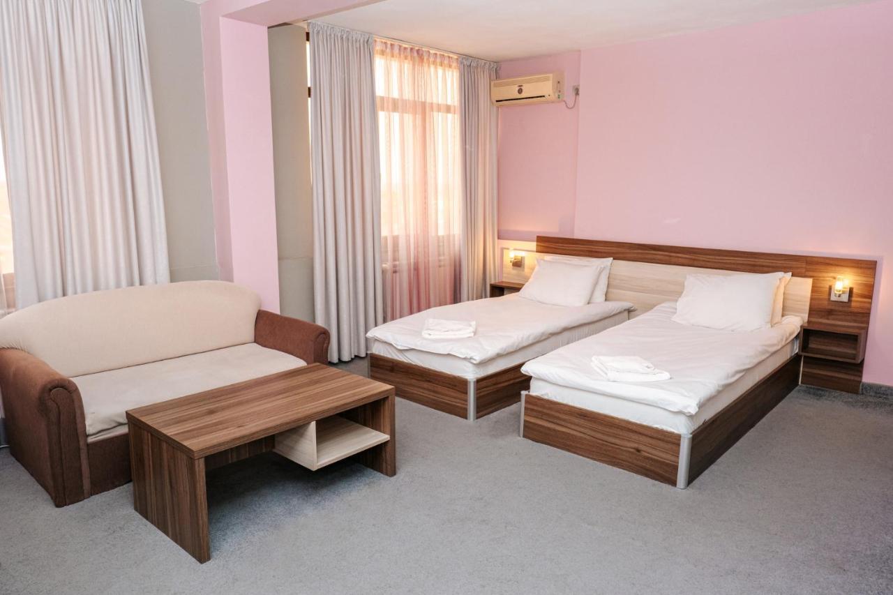 Hotel Tundzha - Renovated! Ямбол Экстерьер фото