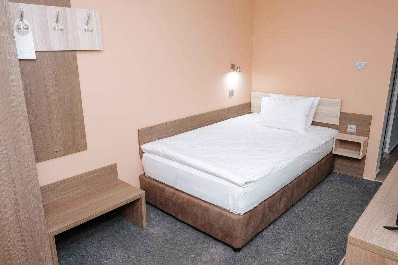 Hotel Tundzha - Renovated! Ямбол Экстерьер фото