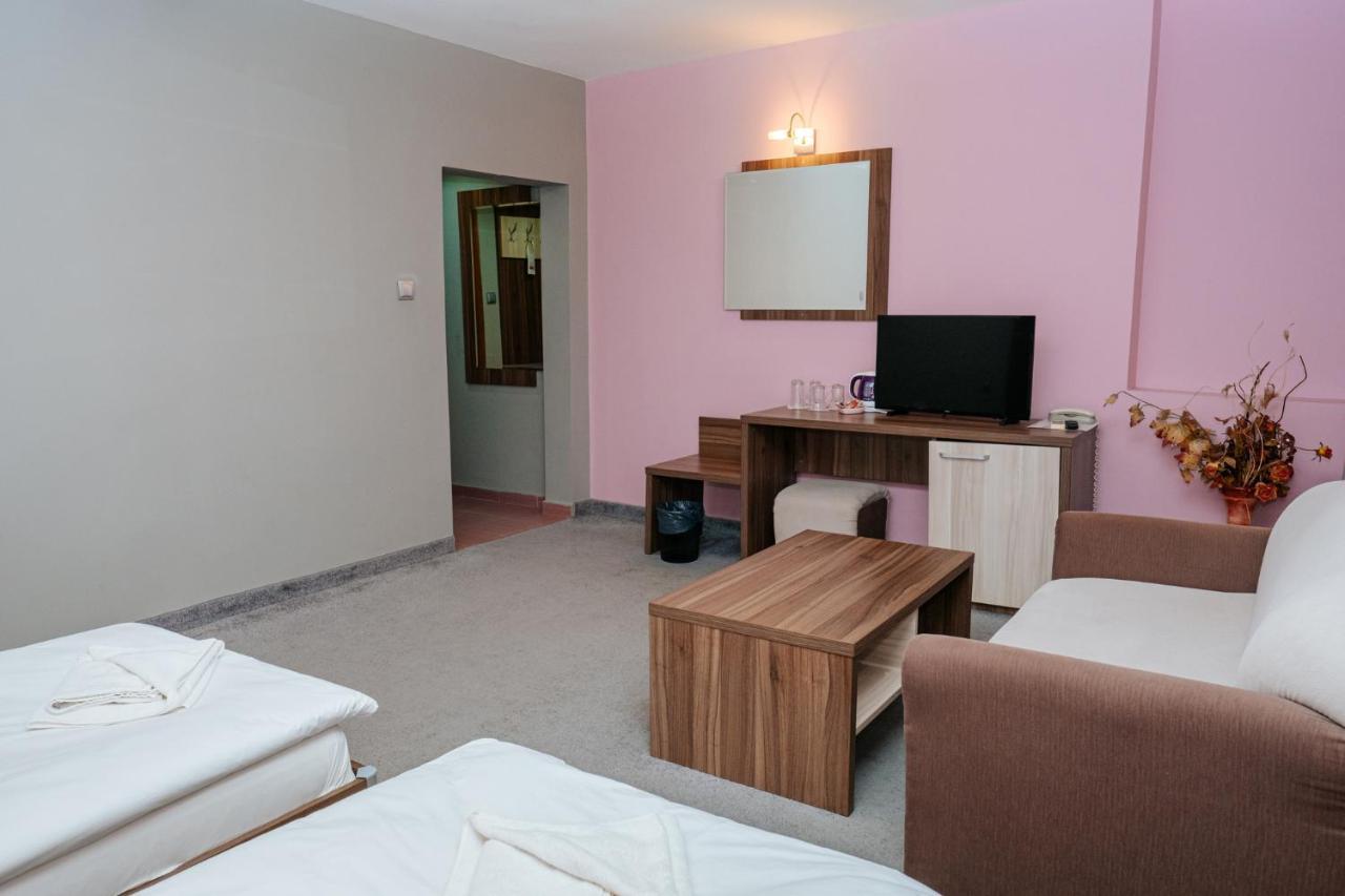 Hotel Tundzha - Renovated! Ямбол Экстерьер фото