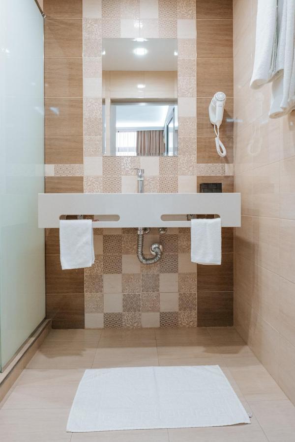Hotel Tundzha - Renovated! Ямбол Экстерьер фото
