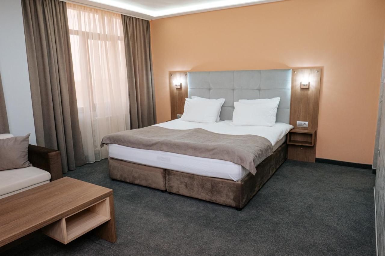 Hotel Tundzha - Renovated! Ямбол Экстерьер фото