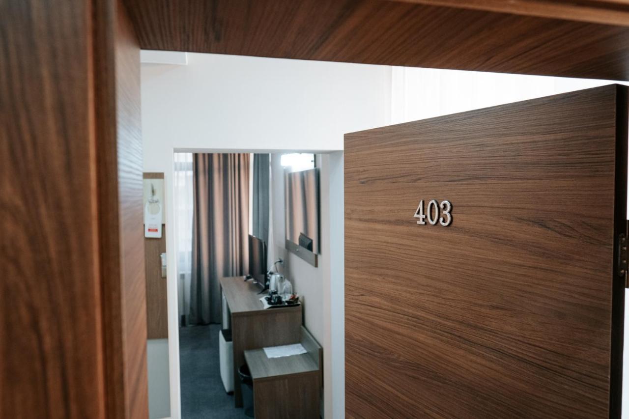 Hotel Tundzha - Renovated! Ямбол Экстерьер фото
