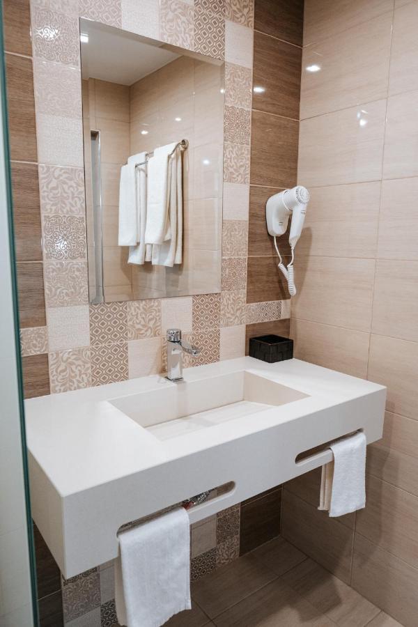 Hotel Tundzha - Renovated! Ямбол Экстерьер фото