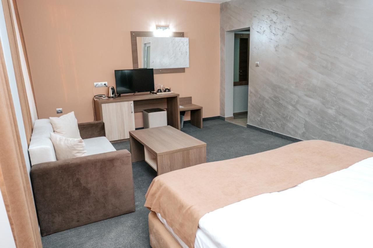 Hotel Tundzha - Renovated! Ямбол Экстерьер фото